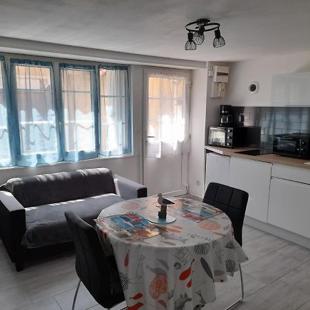 F2 Rdc Promo Cour Courseulles Sur Mer Exterior foto